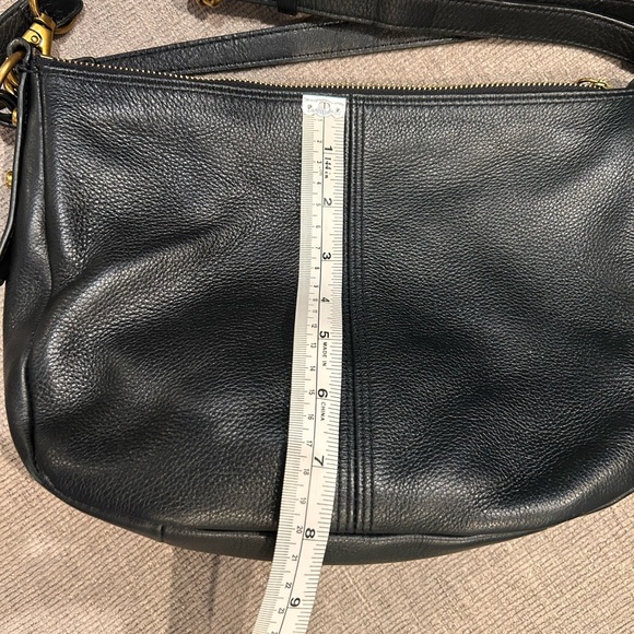 Fossil Black Leather Shoulder Bag with Gold Key Accent (A0011) - Picture 7 of 13